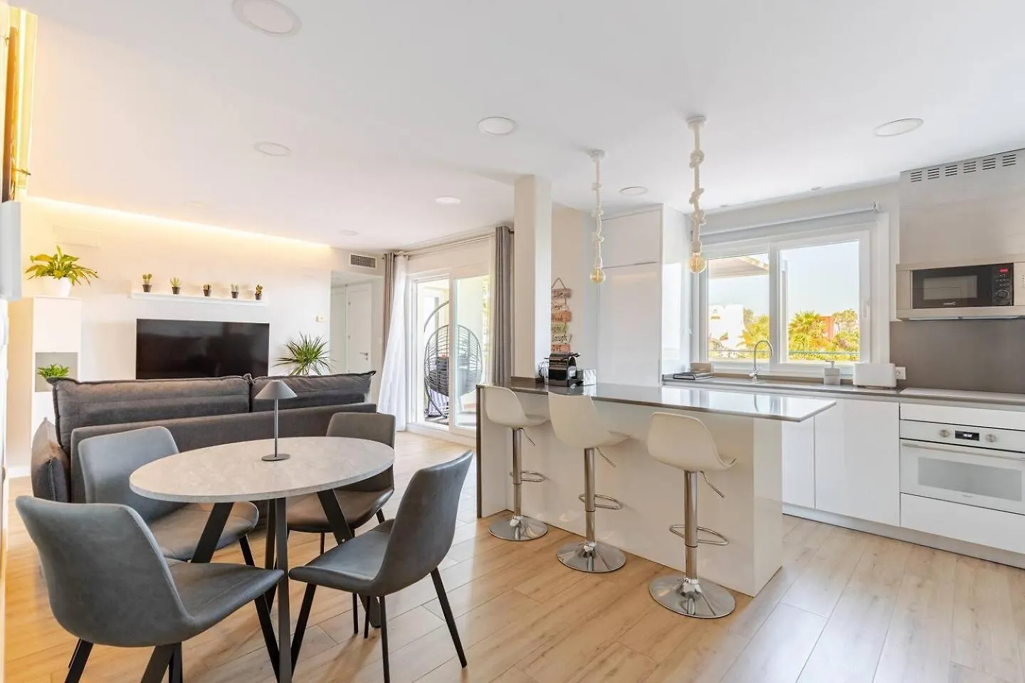 Apartamento En Banana Beach Junto Al Mar - Marbella