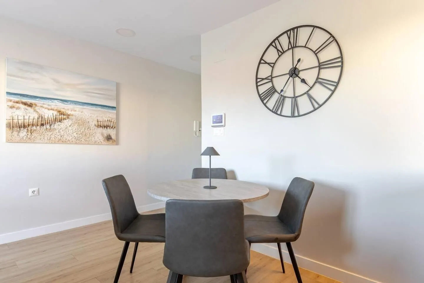 Apartamento En Banana Beach Junto Al Mar - Marbella 0*,  İspanya